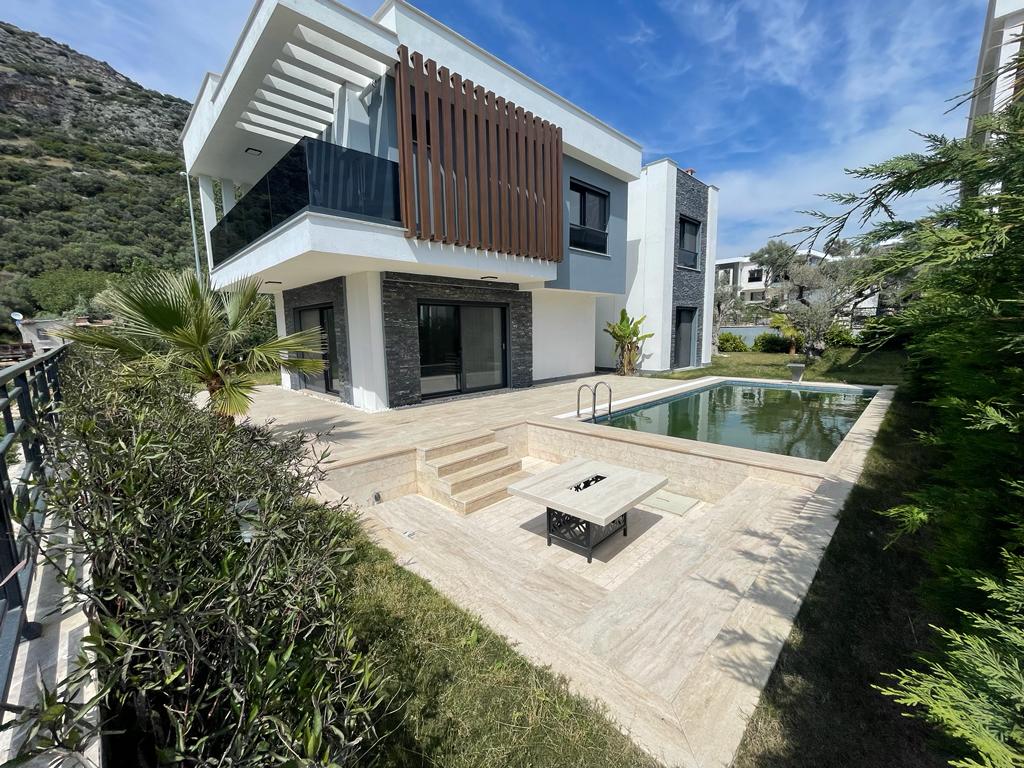 7245 VILLA WITH LARGE GARDEN - <span class=