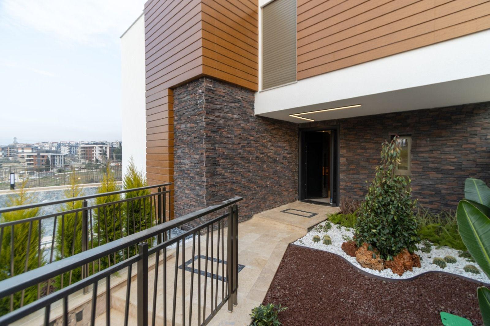 7200 VILLA WITH LARGE GARDEN - <span class=