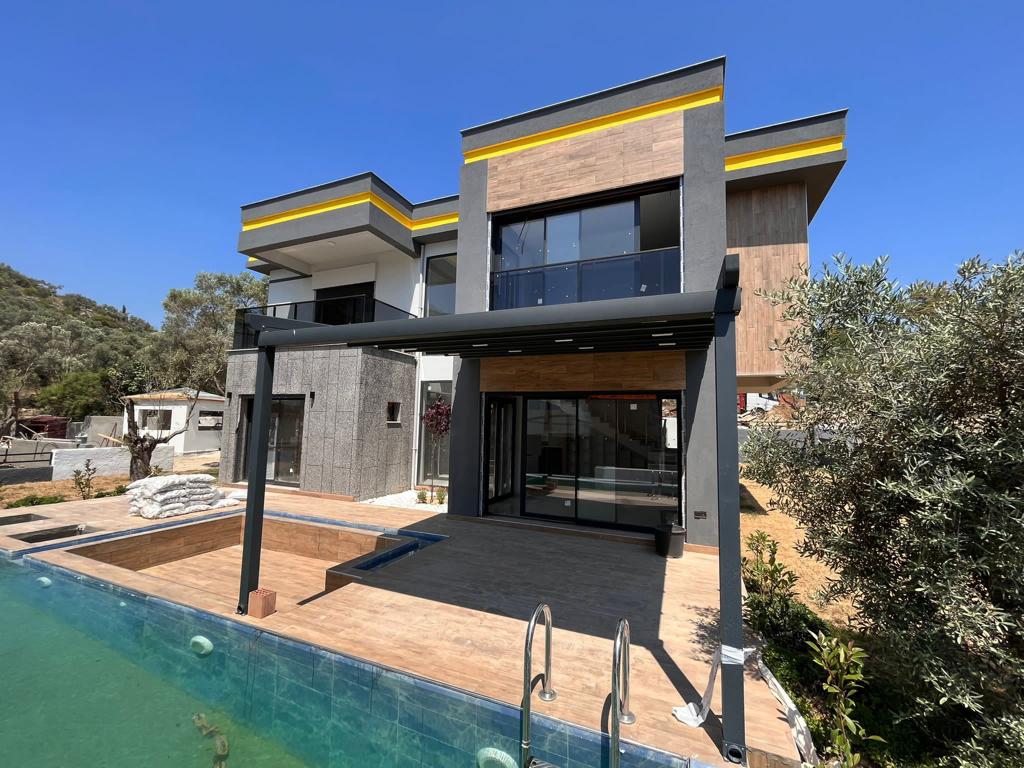7250 VILLA WITH LARGE GARDEN - <span class=